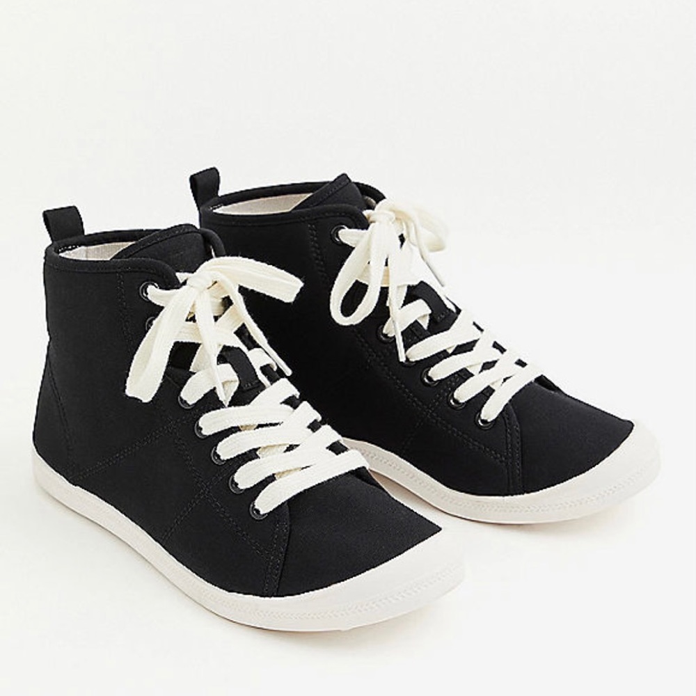 Torrid 9 canvas high top NWOT